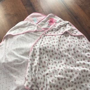 4 hooded baby towles